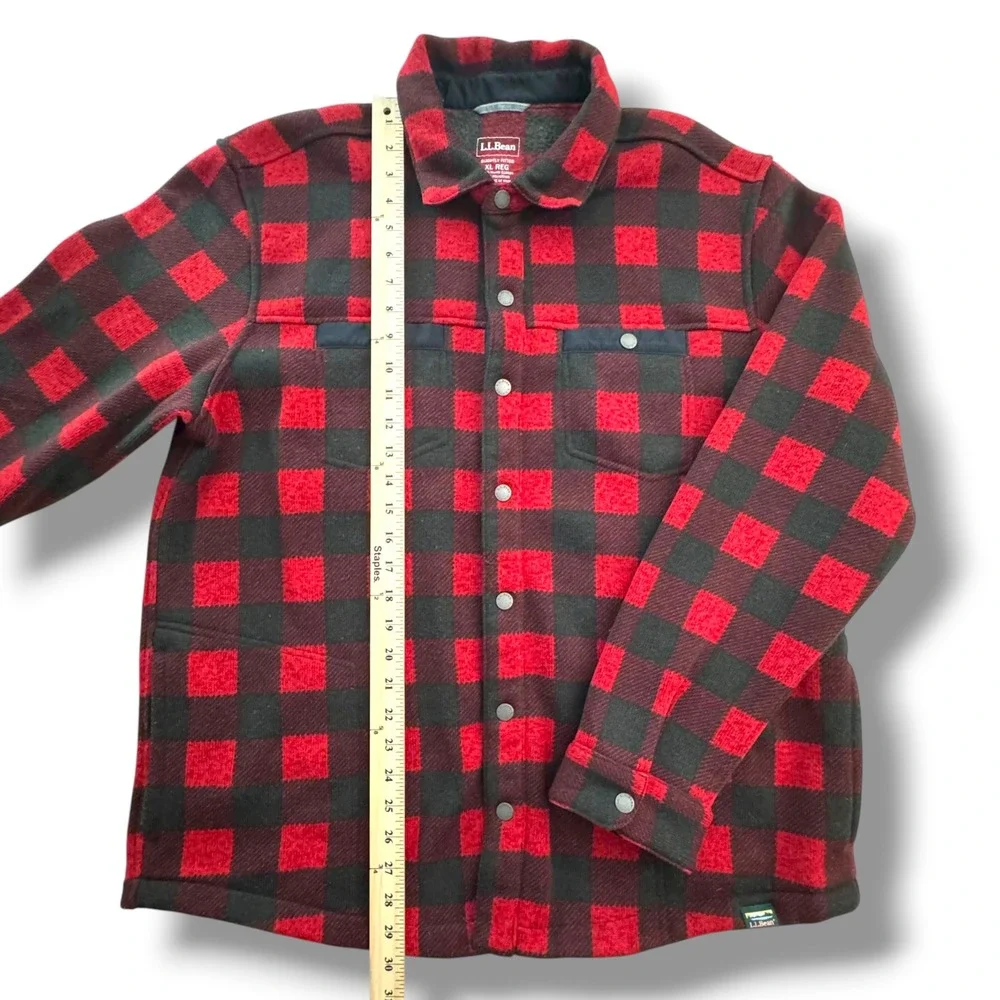LL Bean Mens XL Plaid Flannel Shirt Jacket Red Black Slightly Fitted Snap Front‎